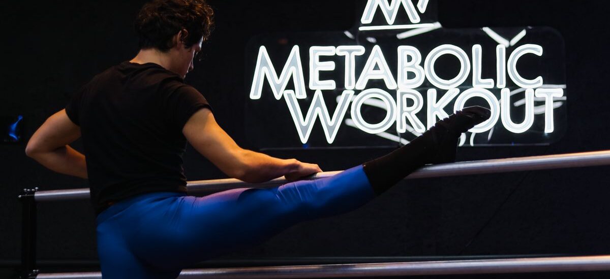 Athlete performing a leg stretch at Metabolic Workout studio in Mexico City.